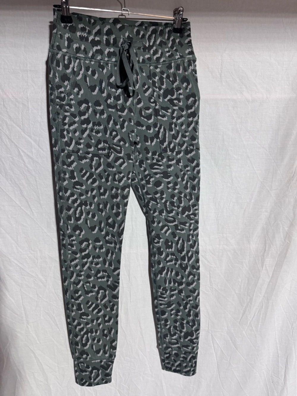 Offline by Aerie leopard print jogger Size Small